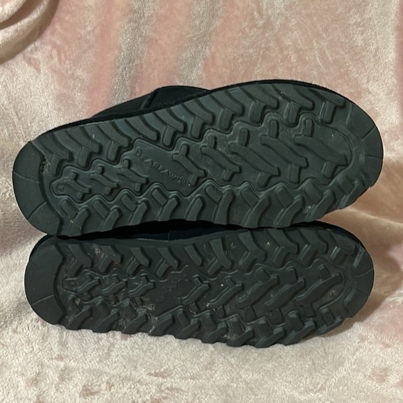 BearPaw Elle Short Suede Boots in Black size 8 - Picture 10 of 11